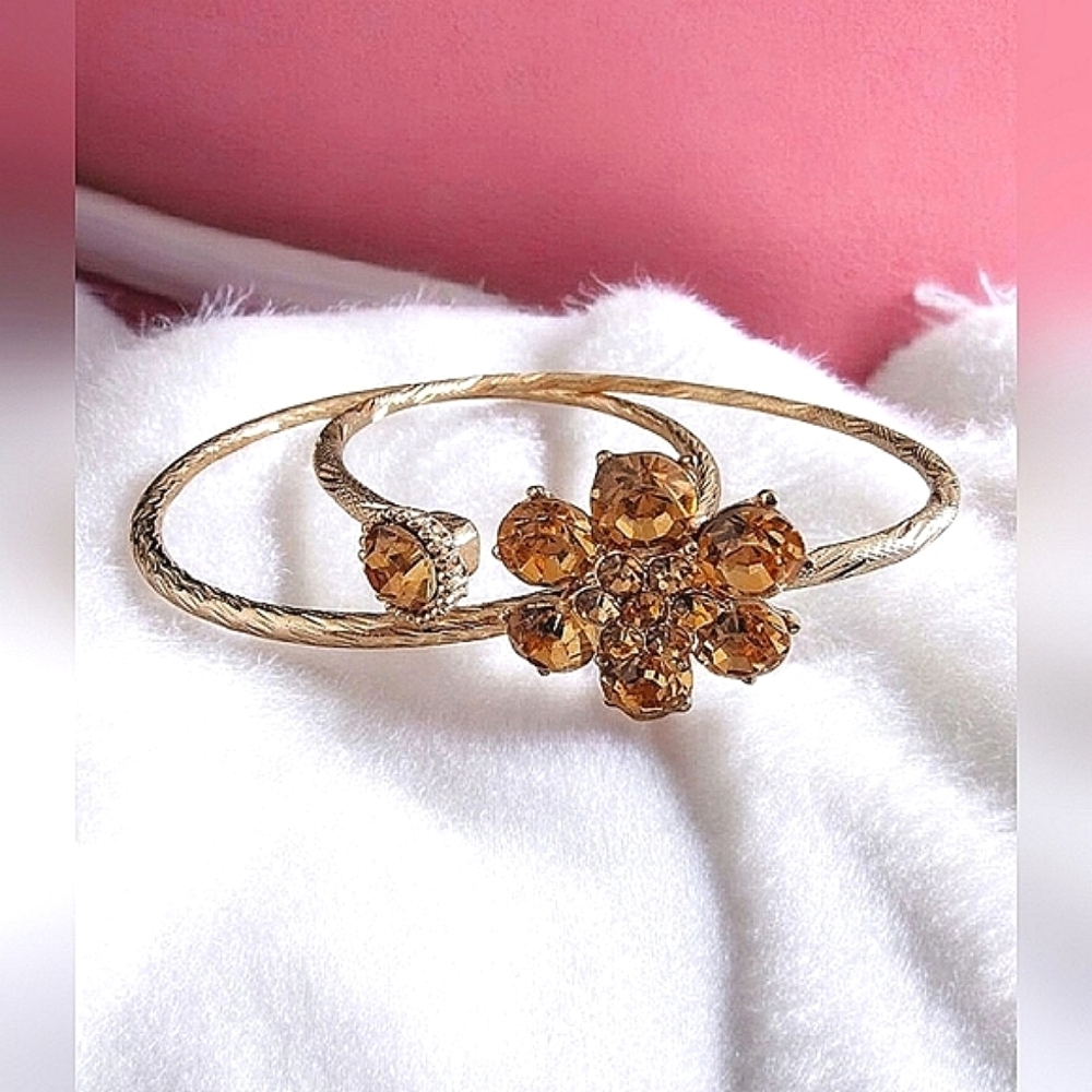 Beautiful Gold Tone Rhinestone Flower Bangle Bracelets Unsigned